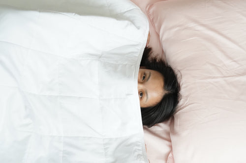 girl sleeping without a pillow