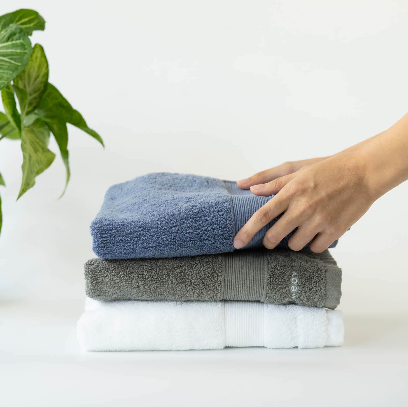 100% Combed Cotton, Lint-Free, Absorbent &amp; Quick-Drying. Ultra soft cotton hand towels in Weavve Home Singapore Bath Collection.