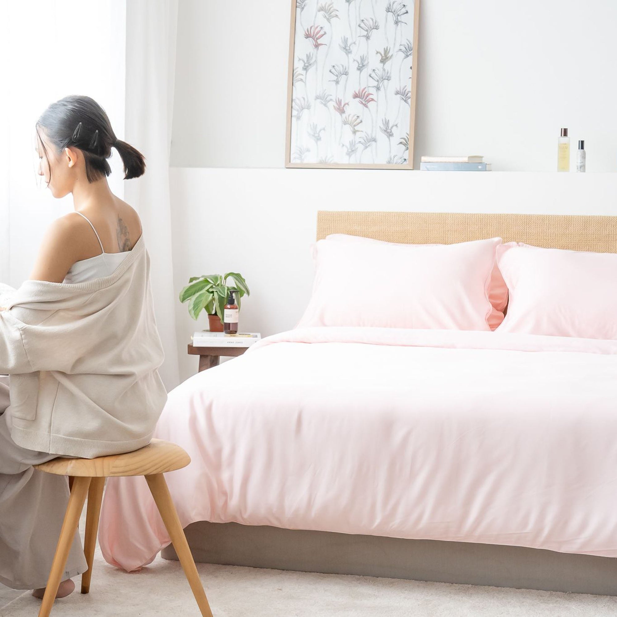 Blush Pink TENCEL Bed Sheets Fitted Sheet Set with Tencel fitted sheet, Tencel Pillow Case, Tencel Duvet Cover. Buy Blush Pink Tencel Fitted bed sheet set at Weavve Home, Best Bed Sheets Singapore and Luxury Hotel Sheets. 400 High Thread Count Bed Sheet. 